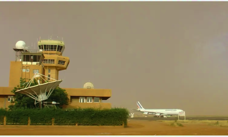 Международный аэропорт Диори Хамани