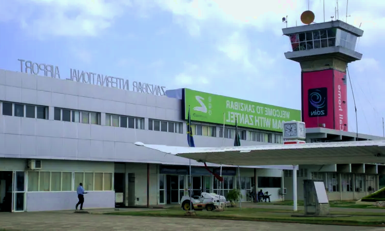 Международный аэропорт Абейд Амани Каруме